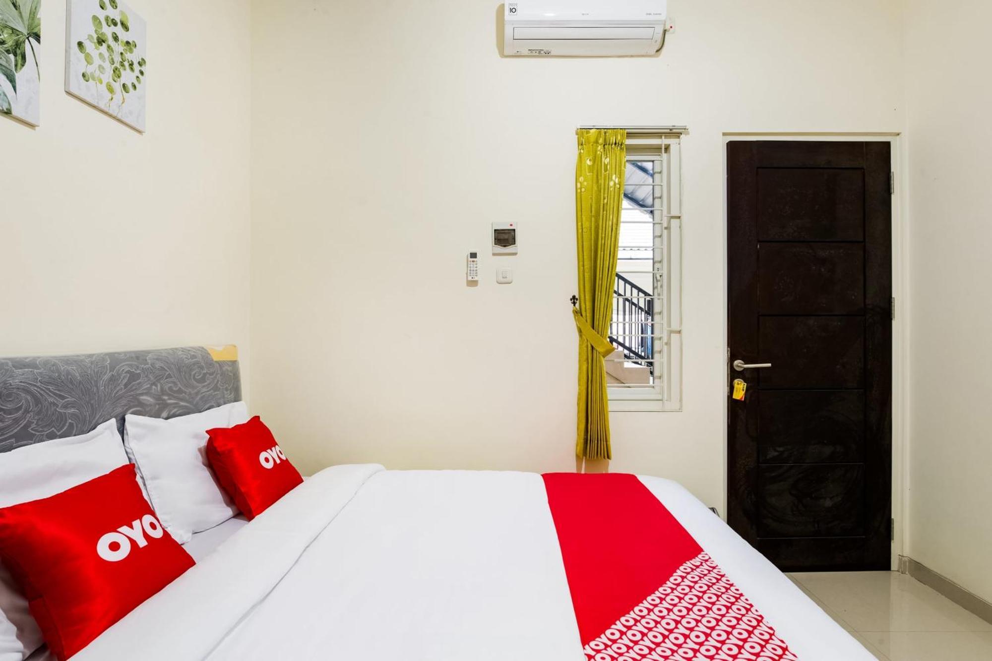 Oyo Life 3398 Griya Rm 19 Syariah Surabaya Exterior foto
