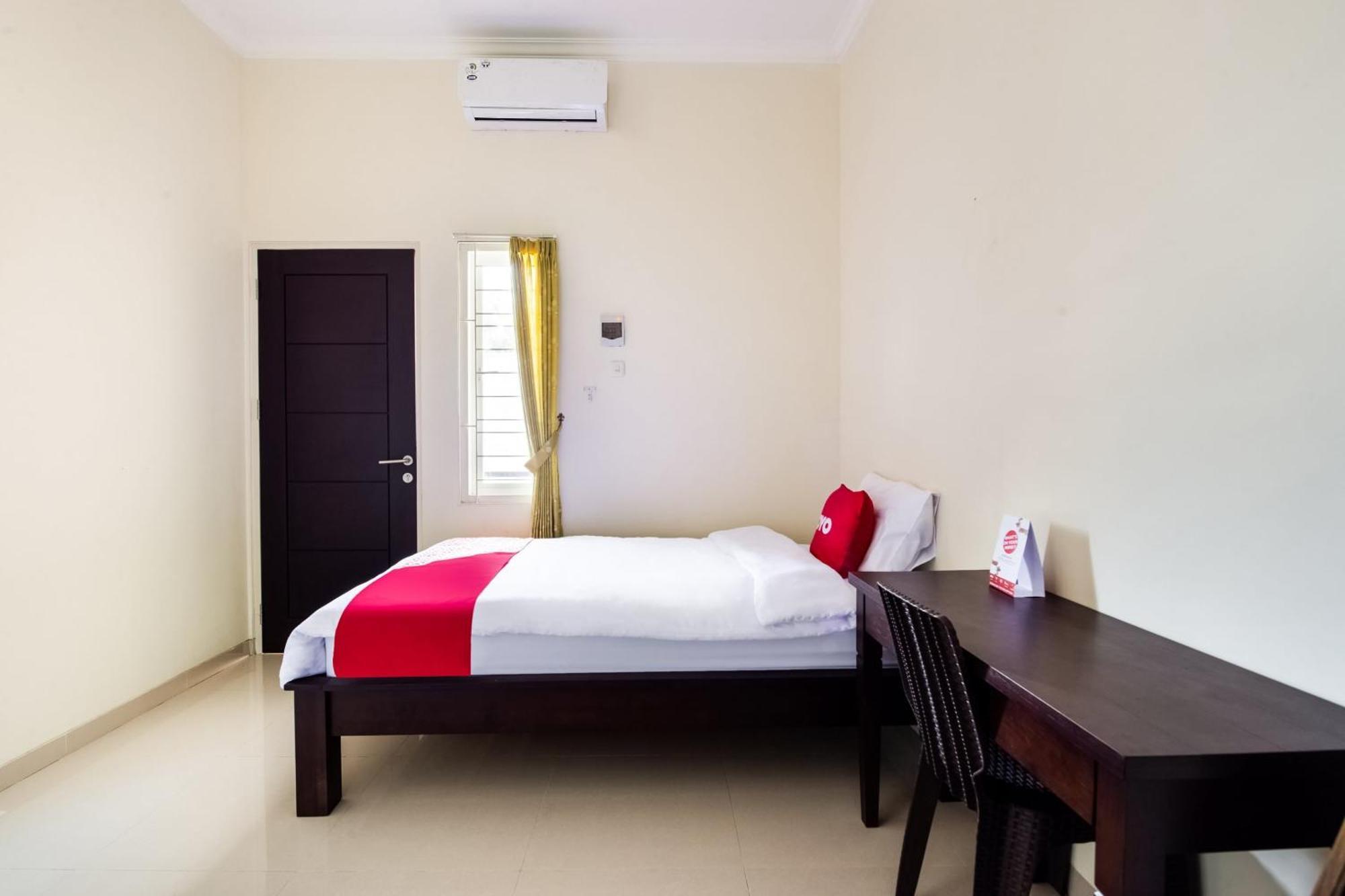 Oyo Life 3398 Griya Rm 19 Syariah Surabaya Exterior foto