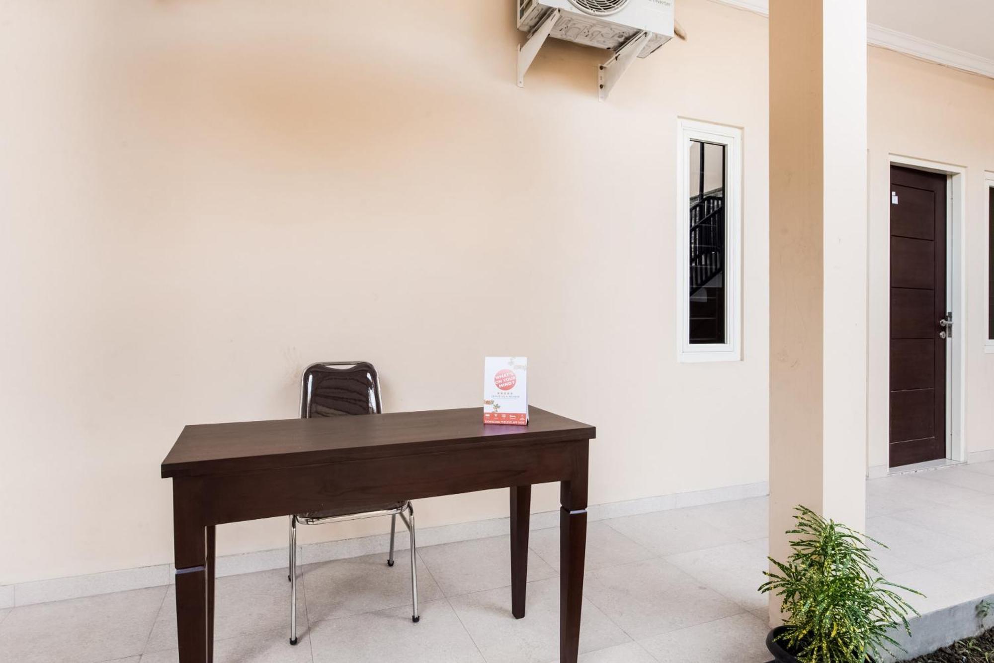Oyo Life 3398 Griya Rm 19 Syariah Surabaya Exterior foto