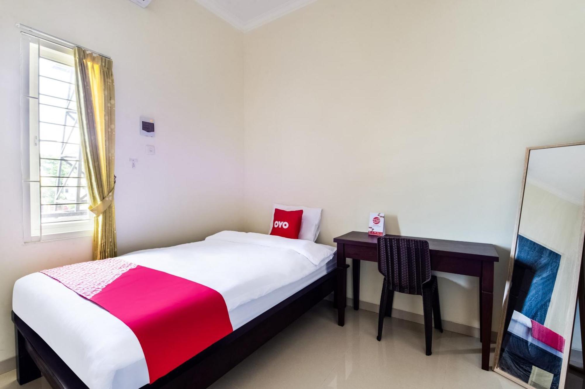 Oyo Life 3398 Griya Rm 19 Syariah Surabaya Exterior foto