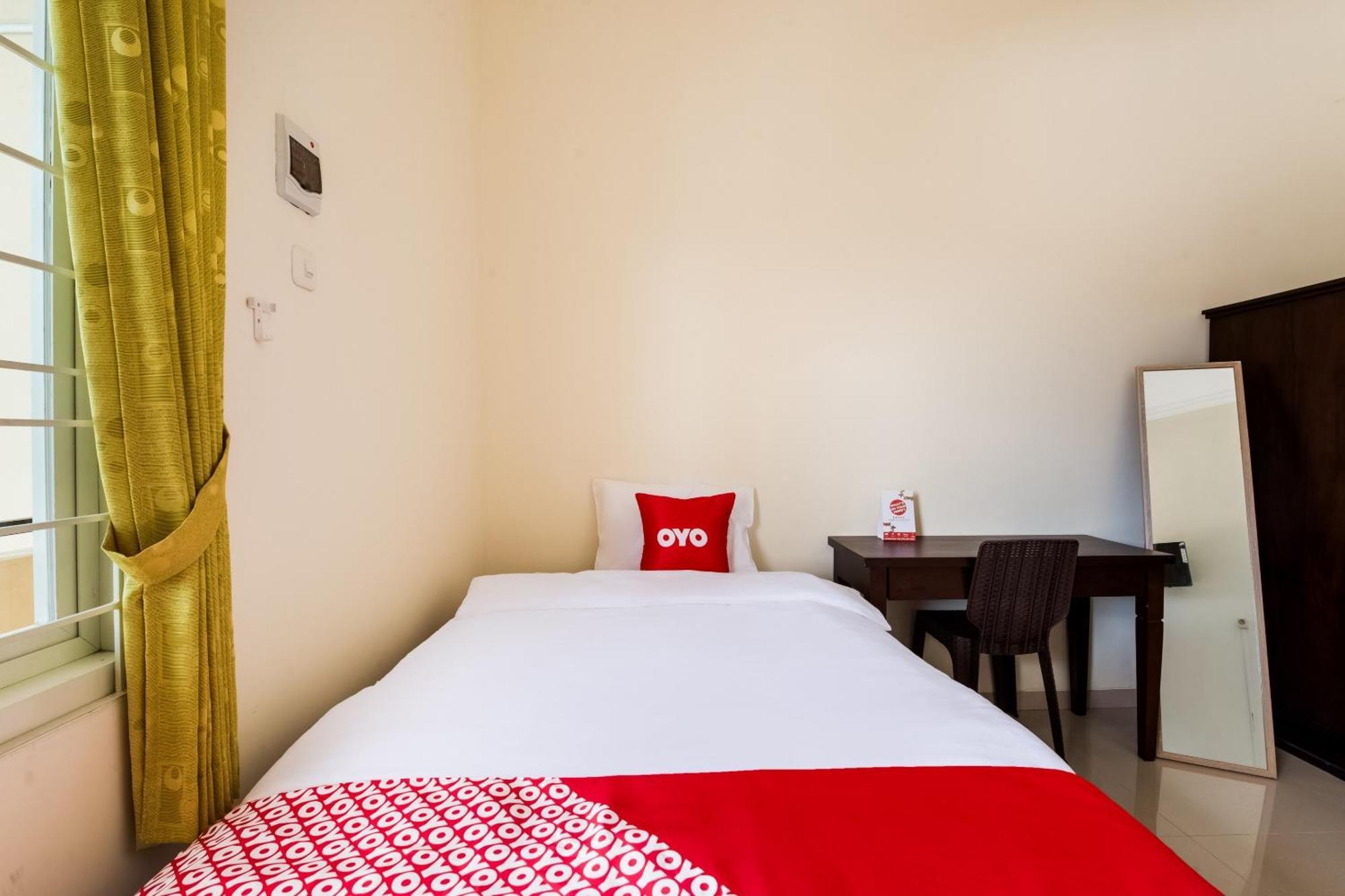 Oyo Life 3398 Griya Rm 19 Syariah Surabaya Exterior foto