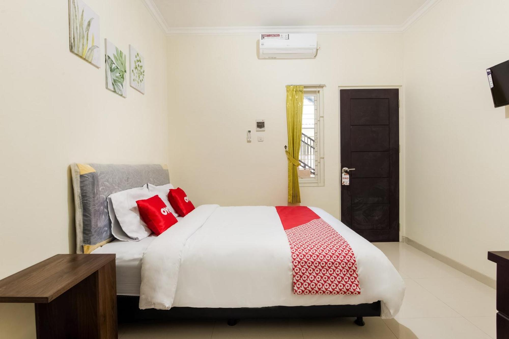 Oyo Life 3398 Griya Rm 19 Syariah Surabaya Exterior foto